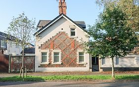 6D Clifton Drive